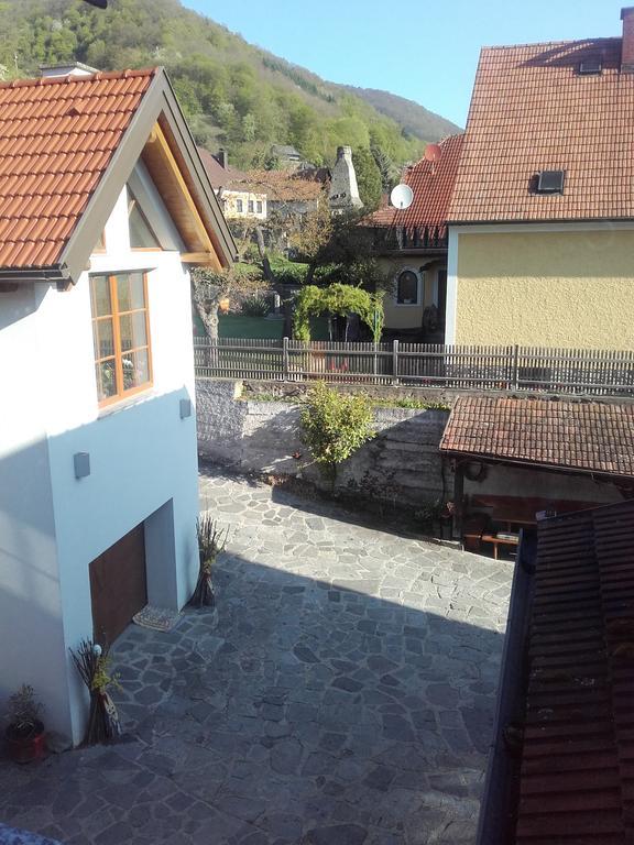 Gästehaus Schütz Spitz an der Donau Exterior foto